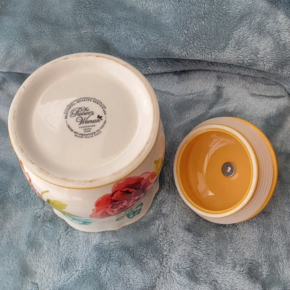 The Pioneer Woman Floral Canister Trio with Red, Turquoise, and Yellow Lids - Picture 5 of 7